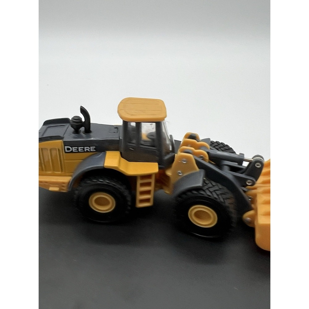 Ertl Quality John Deere Four Wheel End Loader by Tomy D0314WY00